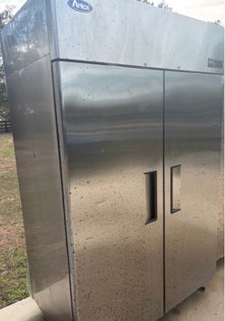 2 door commercial freezer