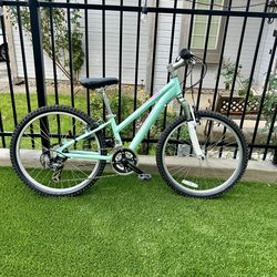 SCHWINN LOTUS YOUTH MOUNTAIN BIKE 24” Wheels