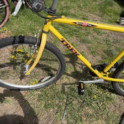 TREK 830 mountain bike 26” wheels large frame bicycle 