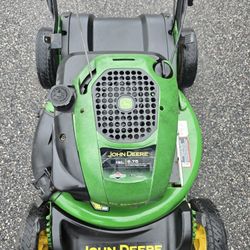 John Deere  22" 6.75HP 190cc Briggs & Stratton self propelled lawnmower