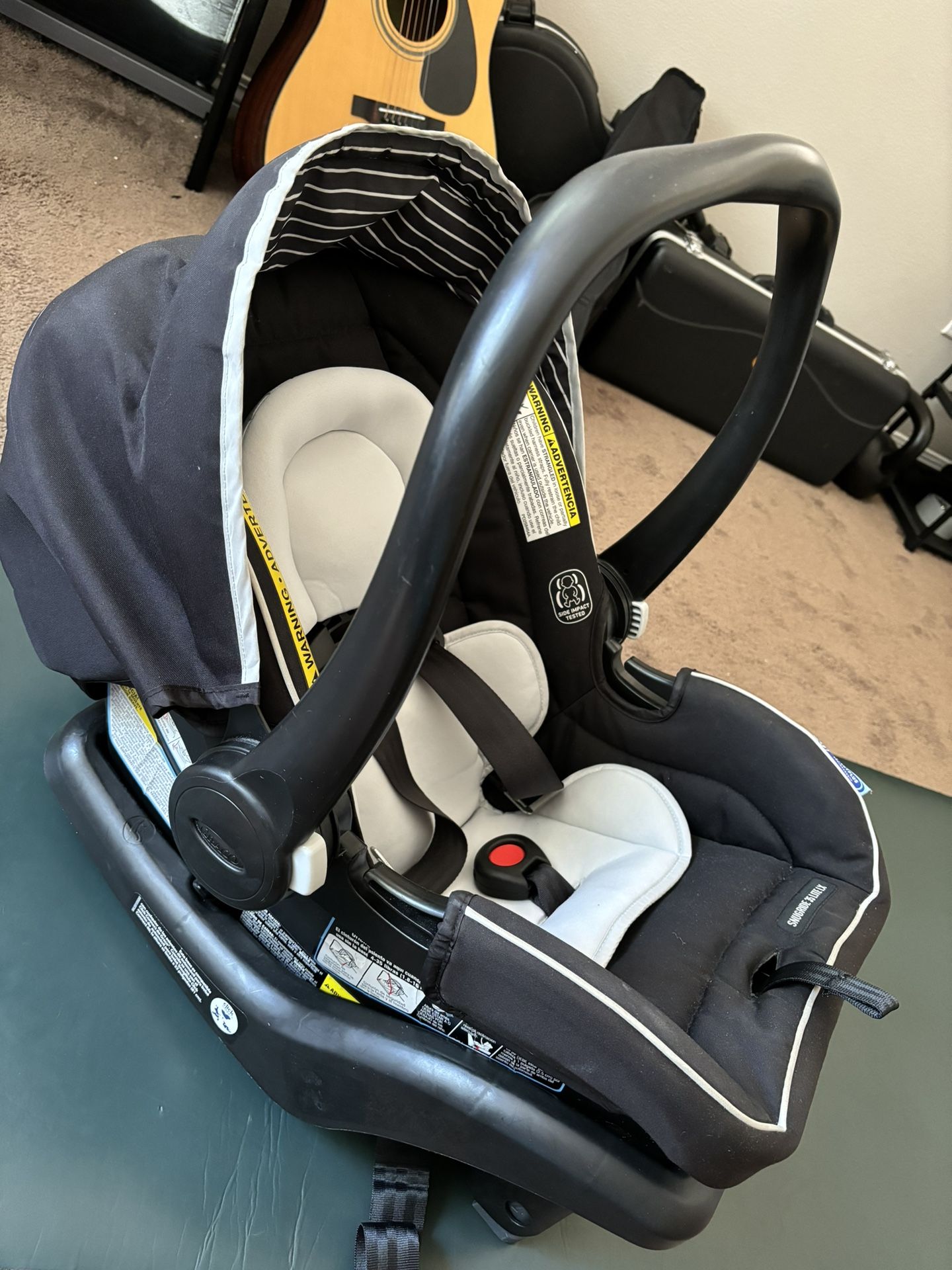 Graco SnugRide 35 Lite LX Infant Car Seat w/ base