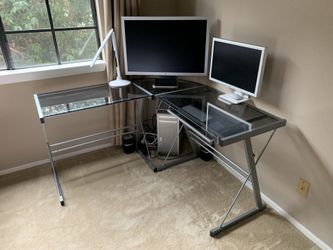 Mac Pro 2x 2.93 GHZ 2009 maxed out with desk and 2 monitors