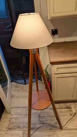 Nice Modern Floor Lamp W Foot Switch Tripod Table Light Works Well 