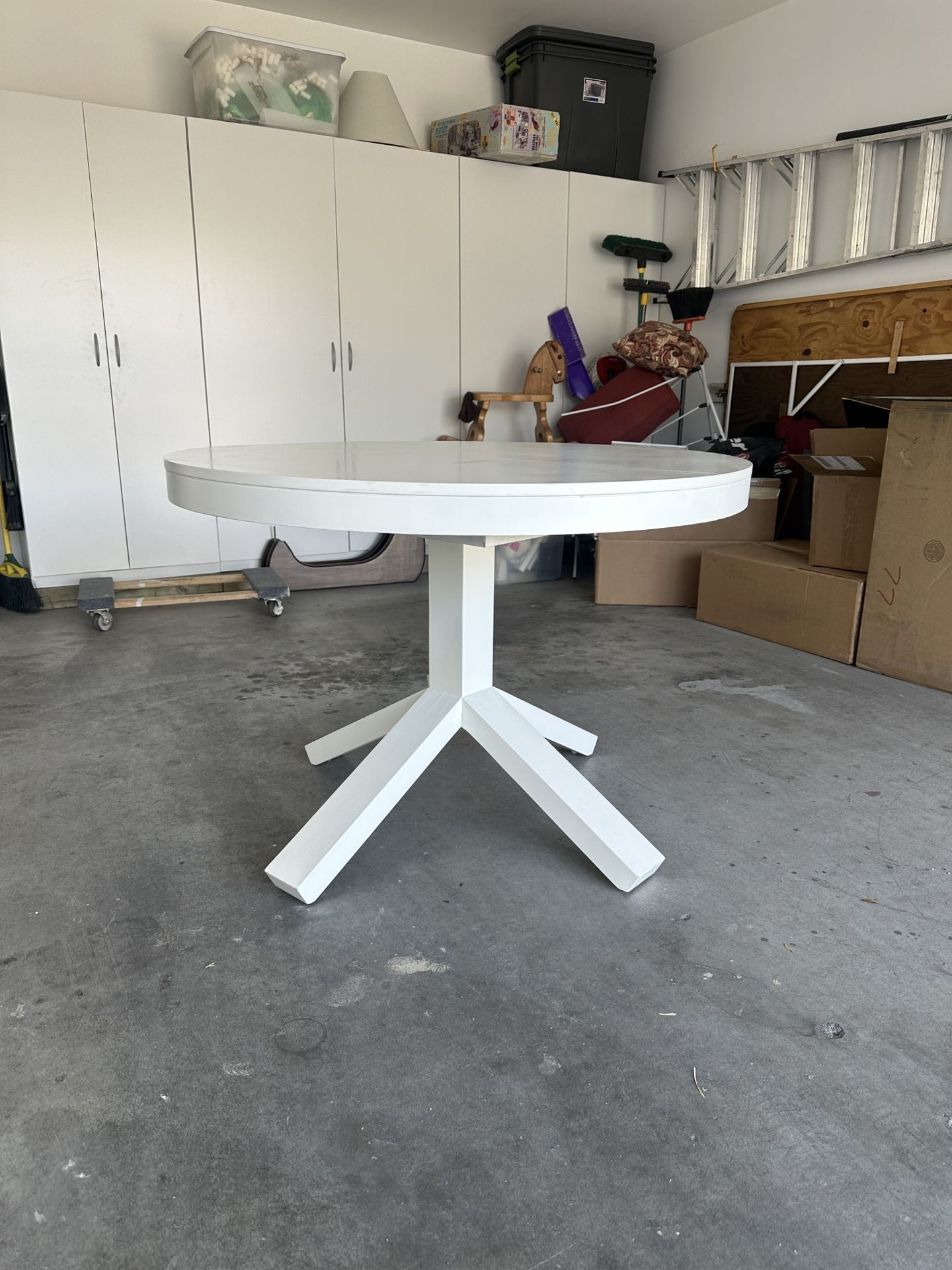 White Round Extendable Dining Table (Includes Leaf Extension)