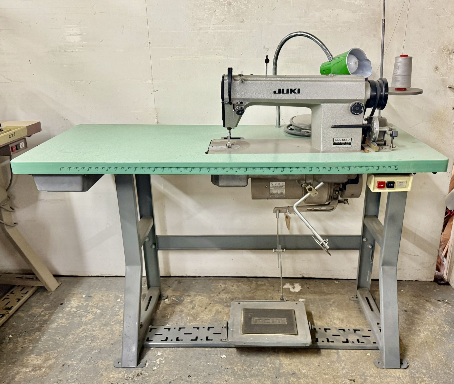 JUKI DDL 5550 Sewing machine - working
