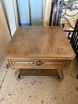 Vintage Thomasville Solid Wood End Table / Side Table