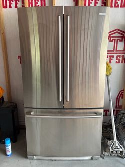 Electrolux Countertop Depth Bottom Freezer Fridge - Dual Motor