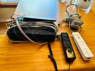NINTENDO Wii Console Bundle - Black (2 Remotes & All Cables)