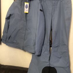 ROXY SNOW  PANTS JACKETS  BIBS SKI SUITS BOOTS  40 EACH SKI SUITS 60 OVERALLS 45 CASH ONLY AVAILABLE 