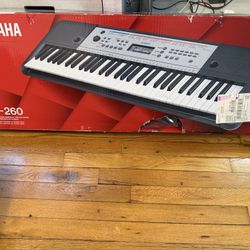 Yamaha YPT-260 Keyboard