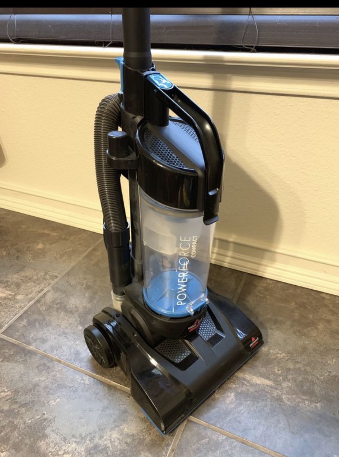 Clean- BISSELL Powerforce Compact vacuum