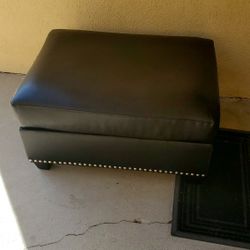 Leather Ottoman in great clean condition.