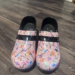 Nursing shoes