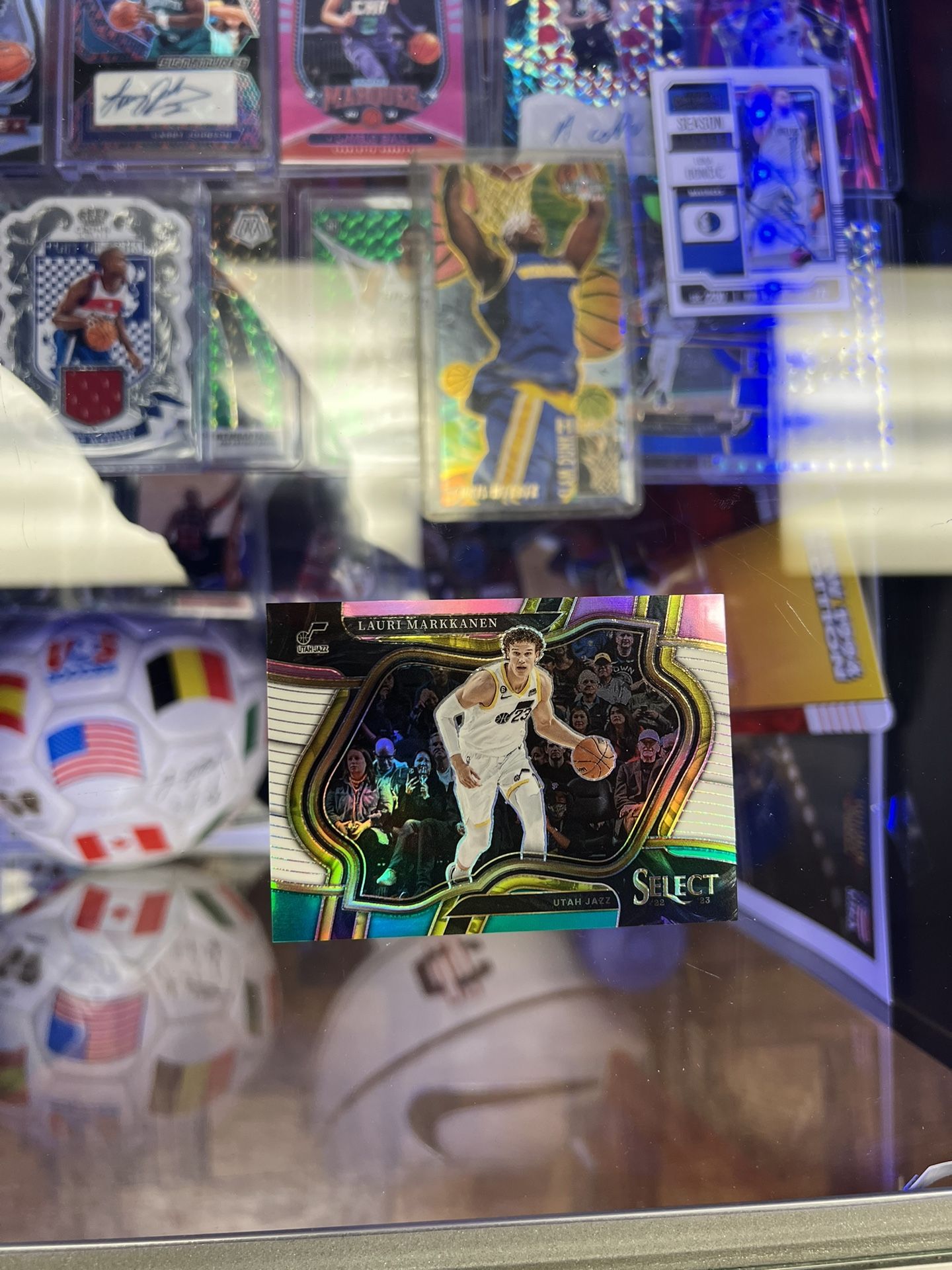 2022-23 Select Lauri Markkanen Courtside Red Disco Prizm /49. Utah Jazz