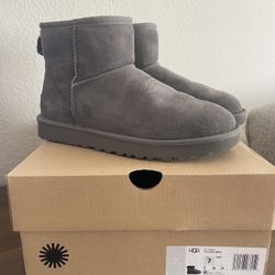 Women’s Grey UGG Boots Classic Mini II Size 7