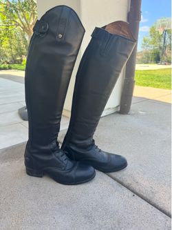 Women’s Ariat contour Field Zip Tall boot size 8.5 tall slim