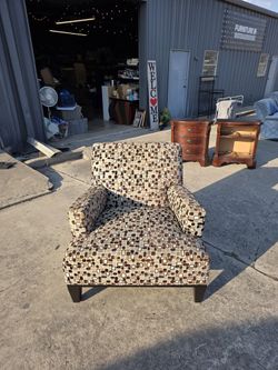 Large Geometric Pattern Lounge Chait,    $100