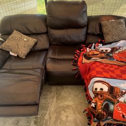 Reclining Leather Couch – Comfy, Clean & Ready to Relax 🛋️🔥
