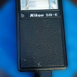 Nikon Speedlight SB-E Shoe Mount Flash with Nikon SS-10 Case - TESTED Works


