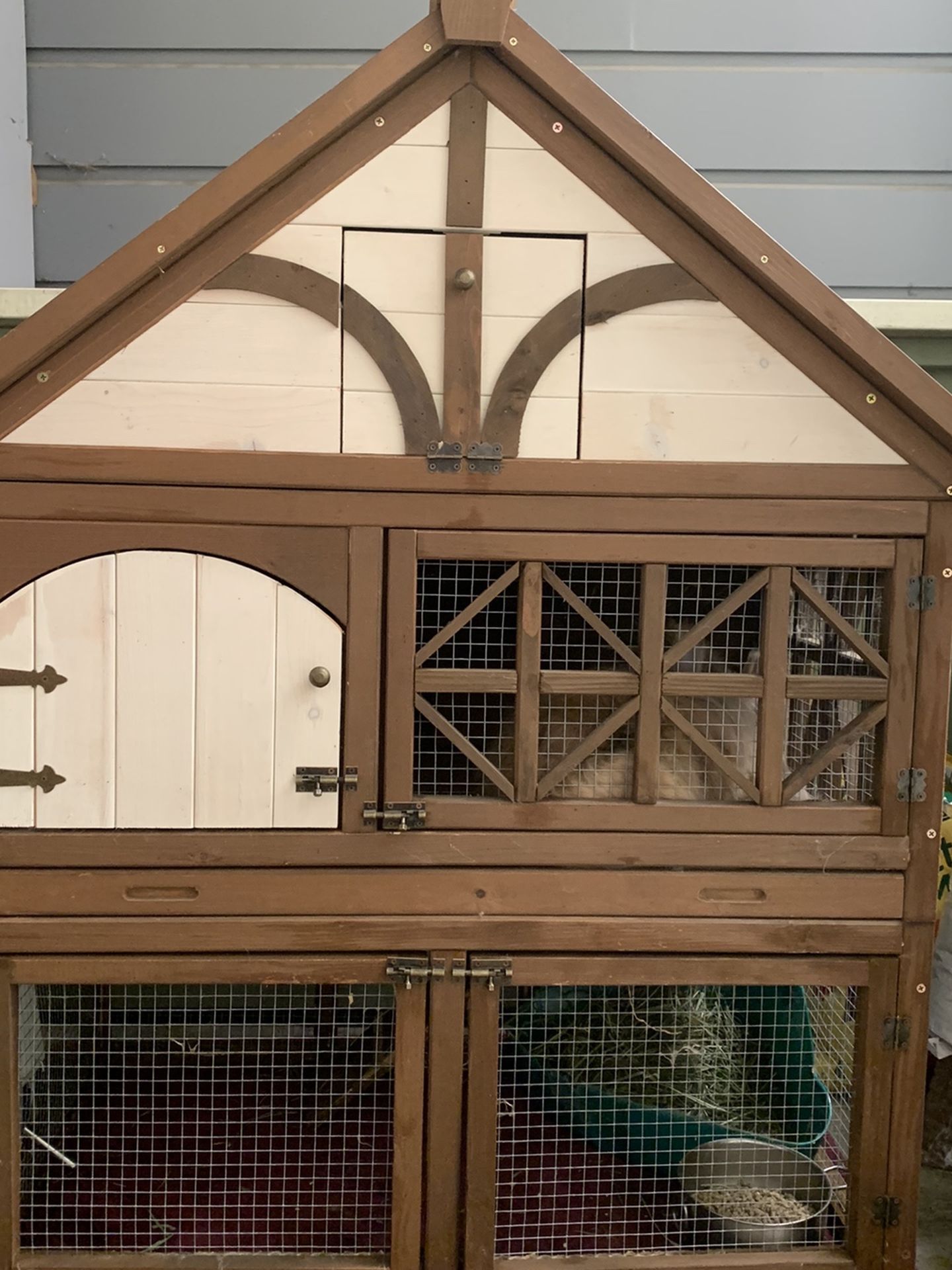 USED rabbit hutch