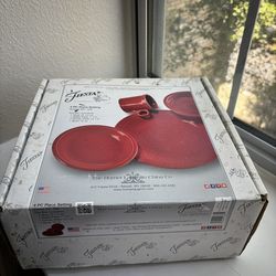 Fiesta 4 Piece Set Scarlet