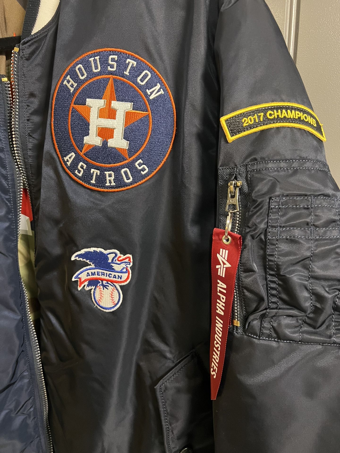 Mens Large Houston Astros Selena Jacket for Sale in Houston, TX - OfferUp