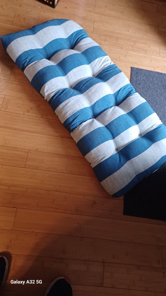 40x18 Cushion
