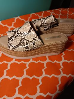 Platform Saks Fifth Avenue