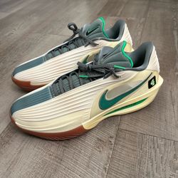 Size 13 Nike air zoom gt cut 3 Jrue holiday