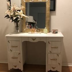 Cute Antique 3 Pieces Of Vanity Table 