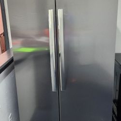 (Brand New) Frigidaire Side-by-Side (Scratch & Dent Unit)
Comes w/Warranty
Delivery Available 