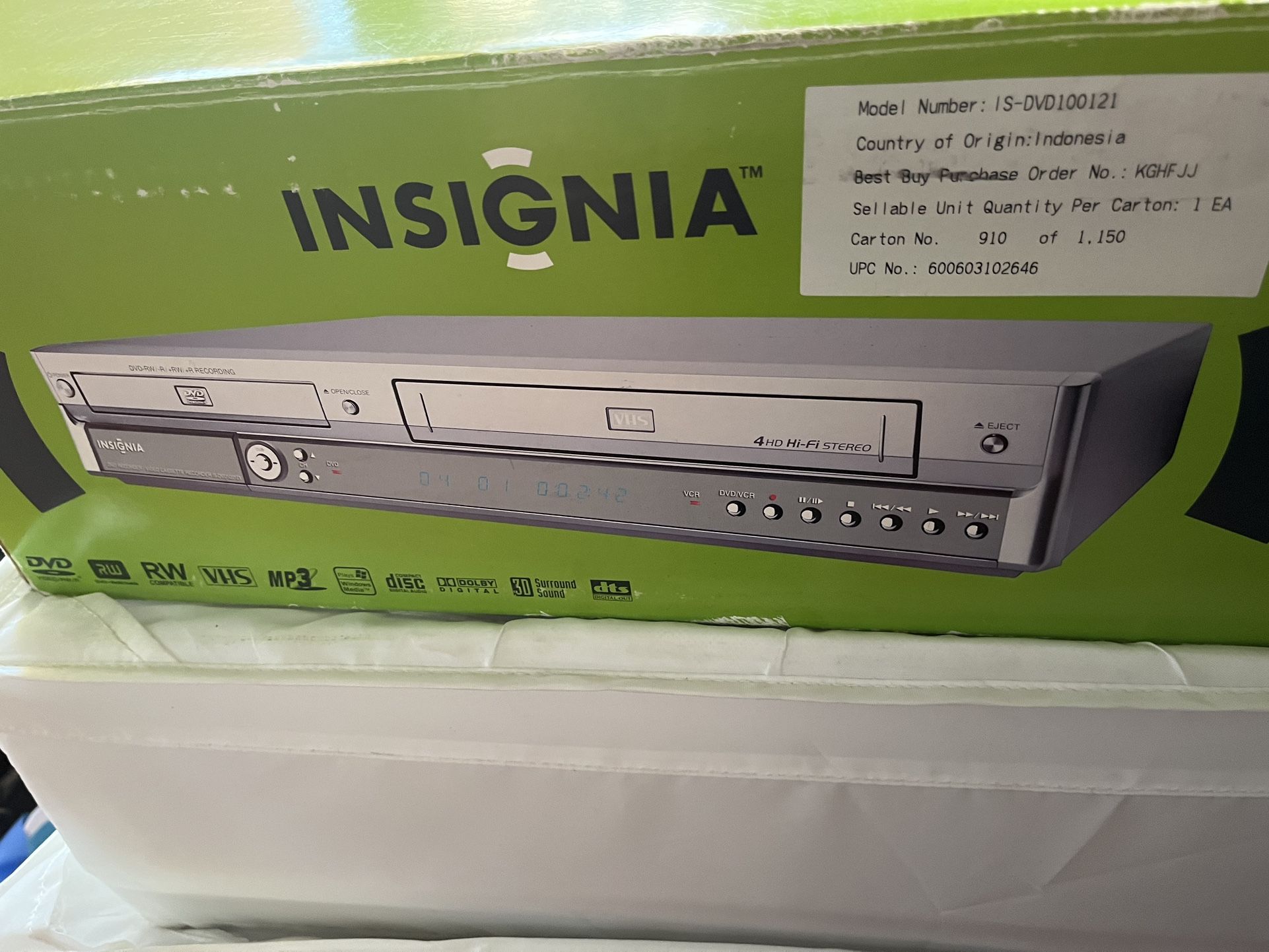 Insignia DVD Recorder / Video Cassette Recorder IS DVD 100121