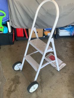 Folding step ladder