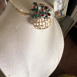 Christmas Basket Broach 