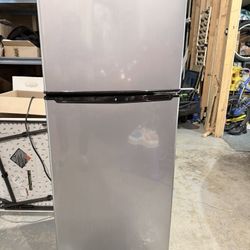 Galanz Mini Fridge 4.7 Cu Ft