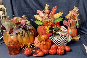 Lot of 18 Thanksgiving & Fall Harvest Decor -