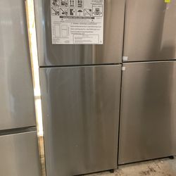 New Samsung top freezer 18 cu ft