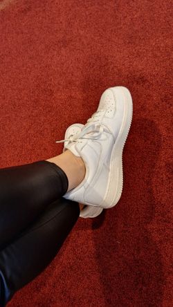 NIKE AIR SNEAKERS 👟 SIZE  9.5 $40