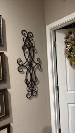Fleur de lis wall decoration