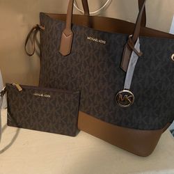 New Michael Kors large tote monogram design and matching wristlet