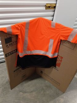 T-shirt with reflective material, size 2XL. New without tags.