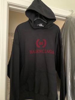 Balenciaga- Hoodie & Caps.  Chino, ca
