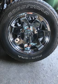 Rines para chevy cadillac 6 hoyos Llantas mas o menos $200 no menos