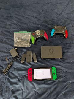 Nintendo Switch & extra controllers