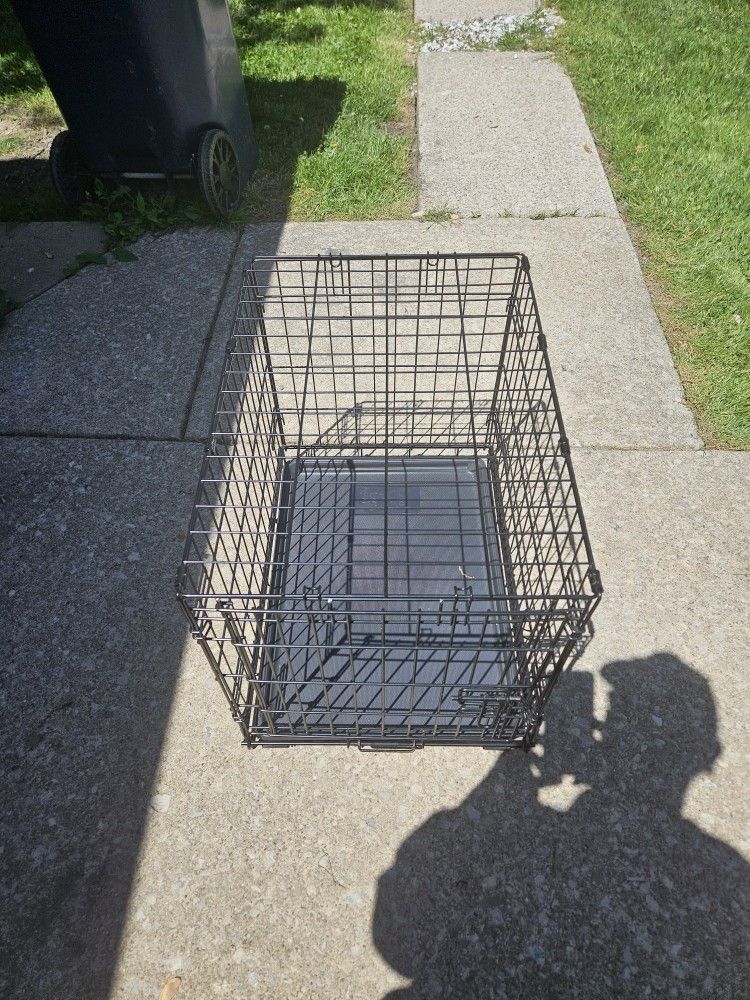 Black metal dog/animal cage with door and floor tray in Excellent condition.
H 19in. L 2ft. W 17in. 

It's that Izzy 
Izzy's 💥 Deals