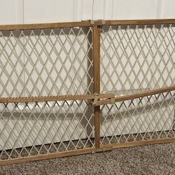 Small Adjustable Wood Baby/Pet Gate 