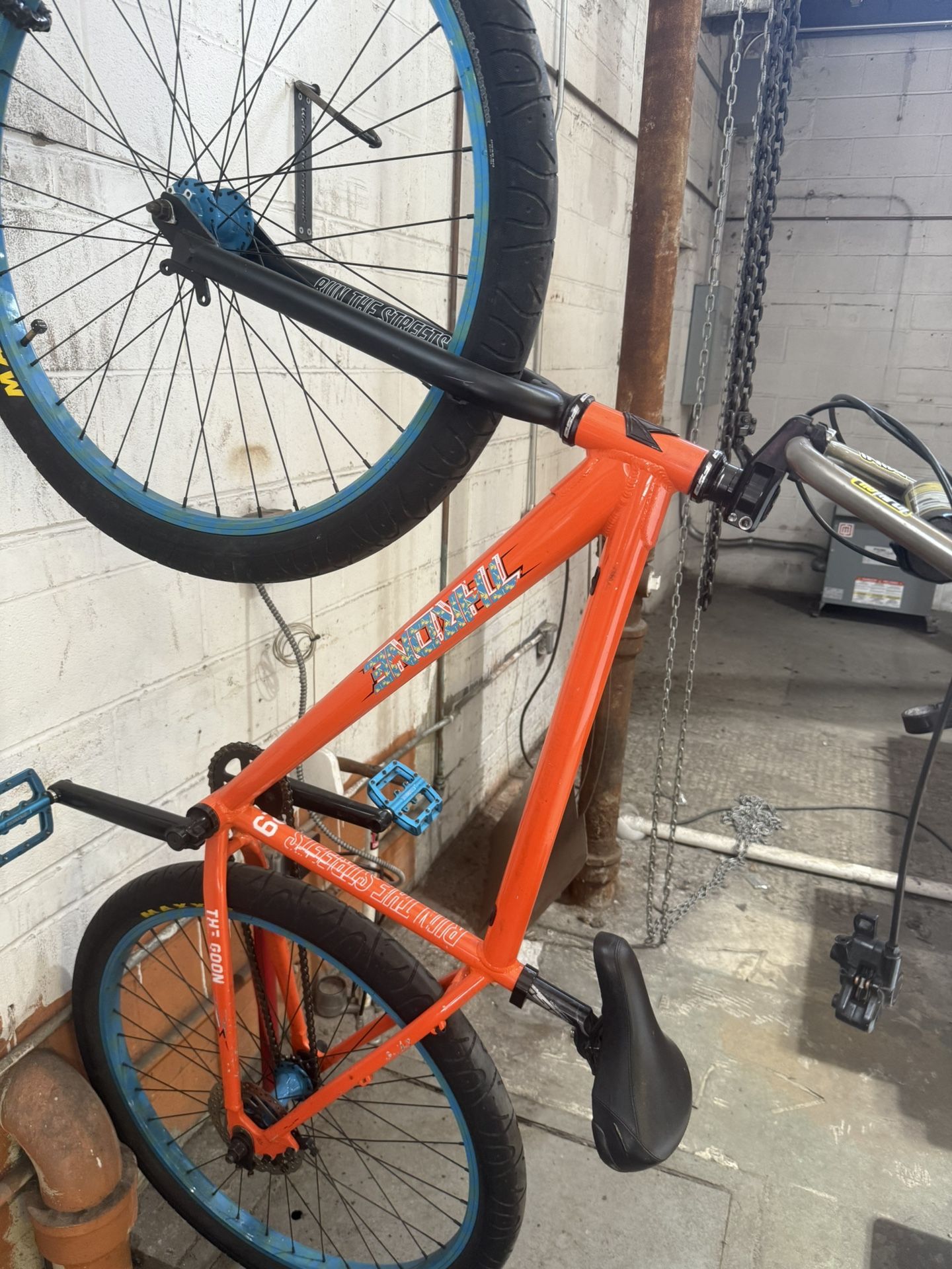 Throne Cycles Orange Palm