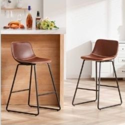 Brand new in the Box. 
HeuGah leather Counter Height Bar Stools, Dining Room Chairs, Brown.
Set of 2.