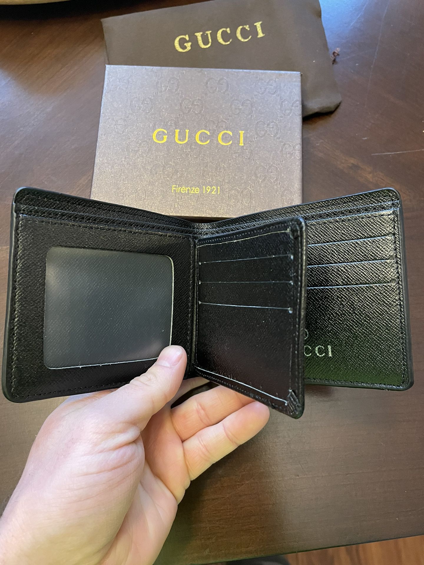 Gucci Bi- Fold Tigerprint Black Men Wallet for Sale in Auburndale, MA -  OfferUp