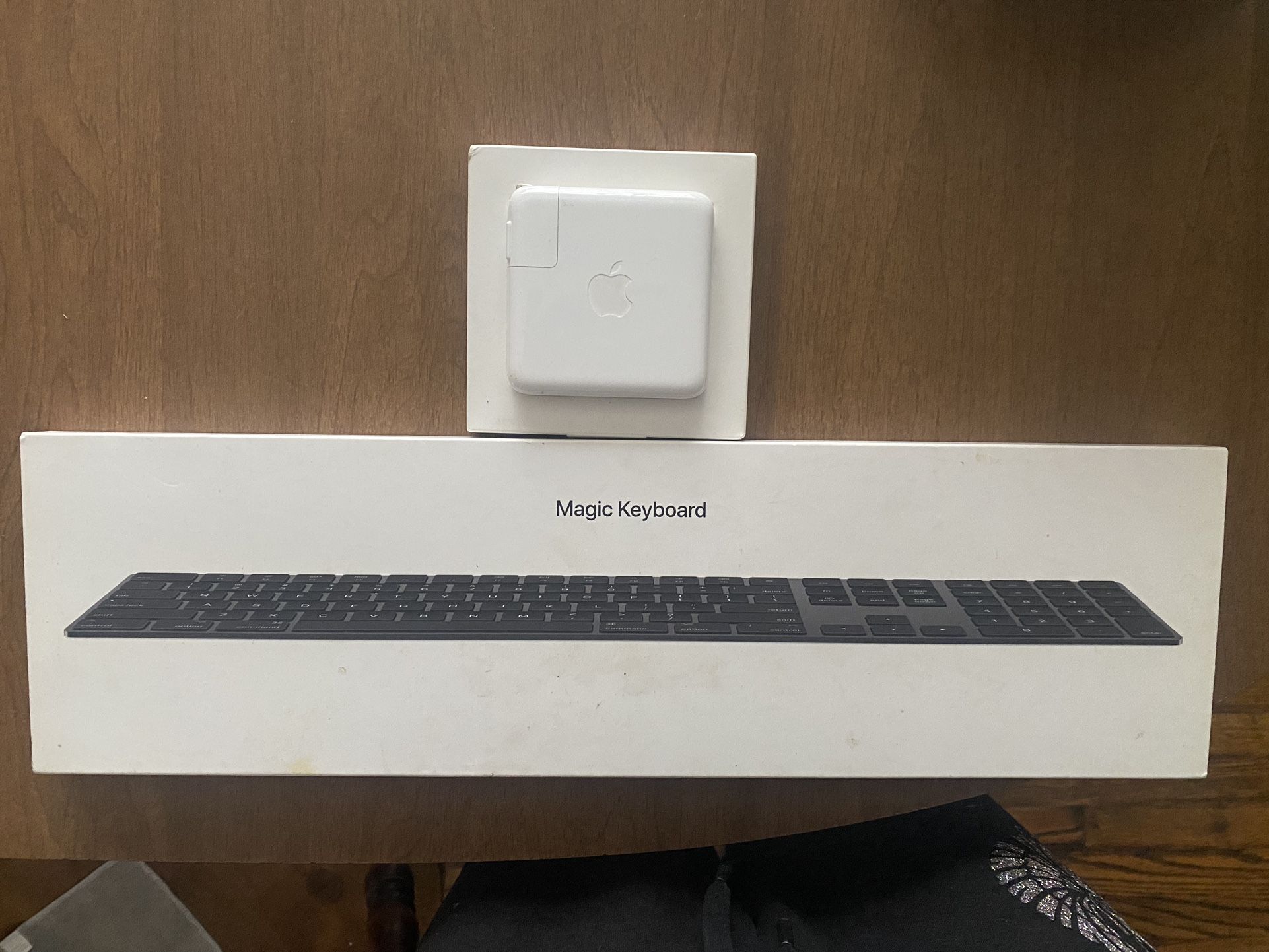 Apple Magic Keyboard And 60w Charger 